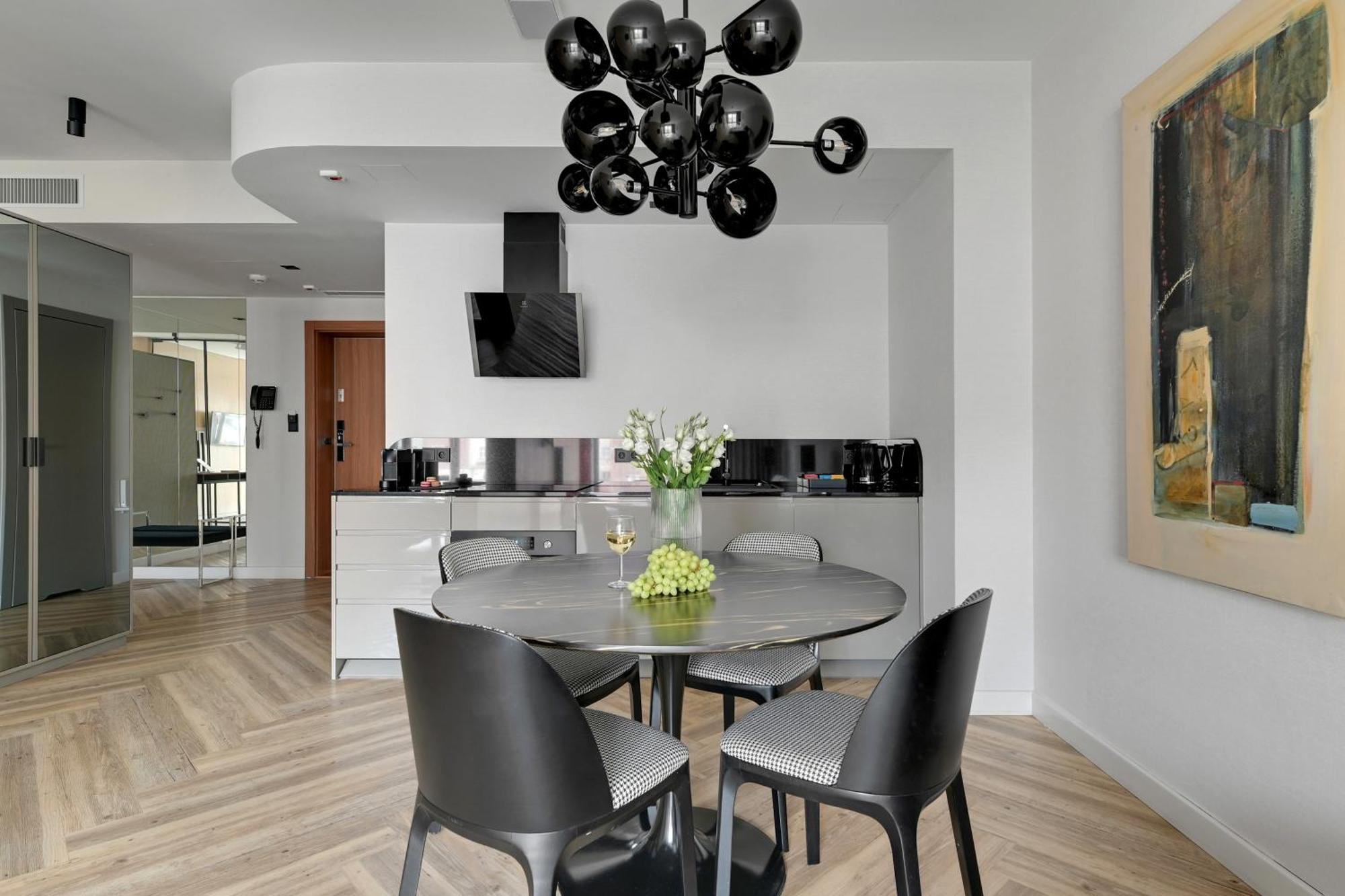 Deo Plaza Premium Suites, Riverside & Radisson By Downtown Appartamento