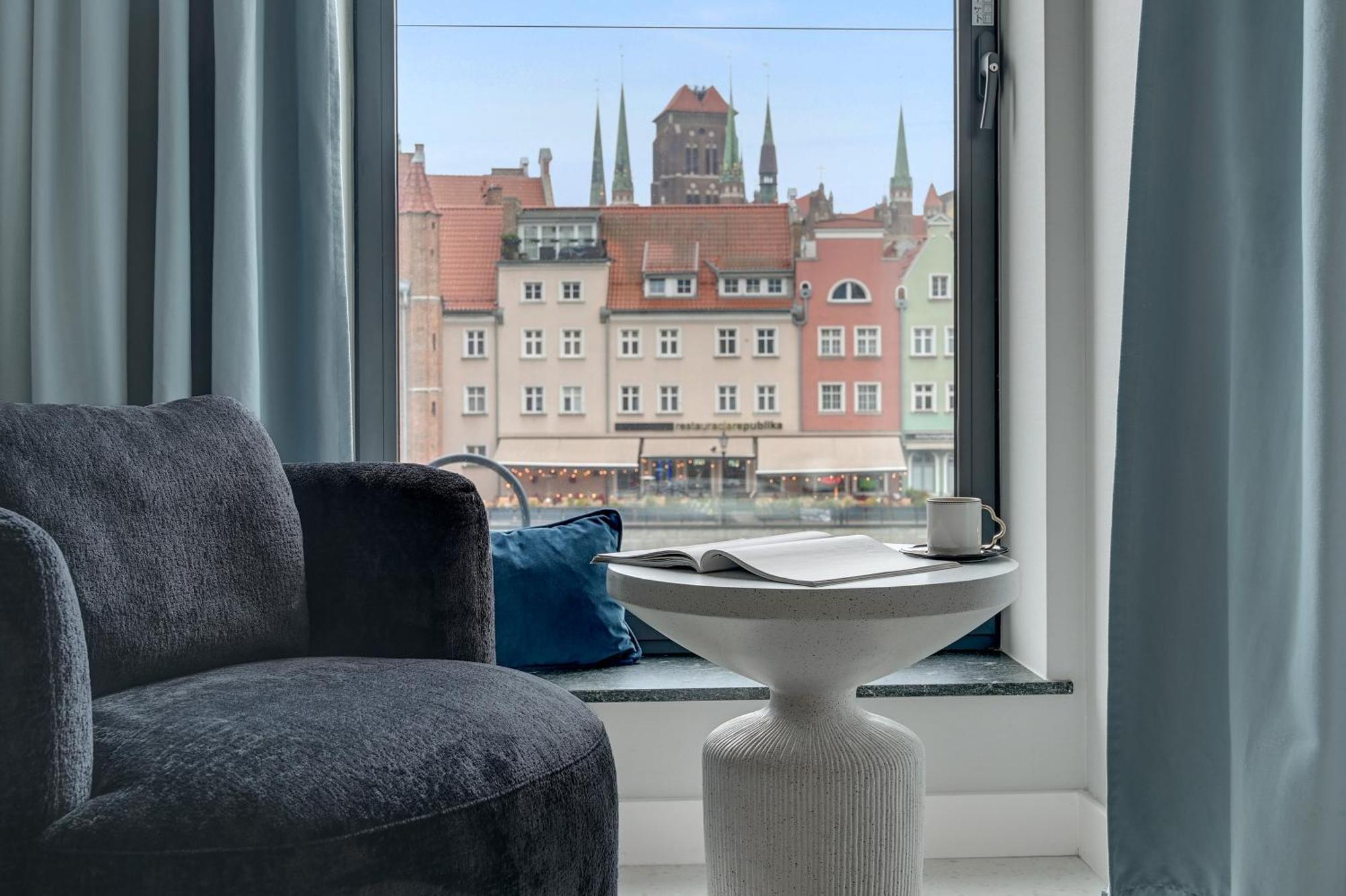 Deo Plaza Premium Suites, Riverside & Radisson By Downtown *
