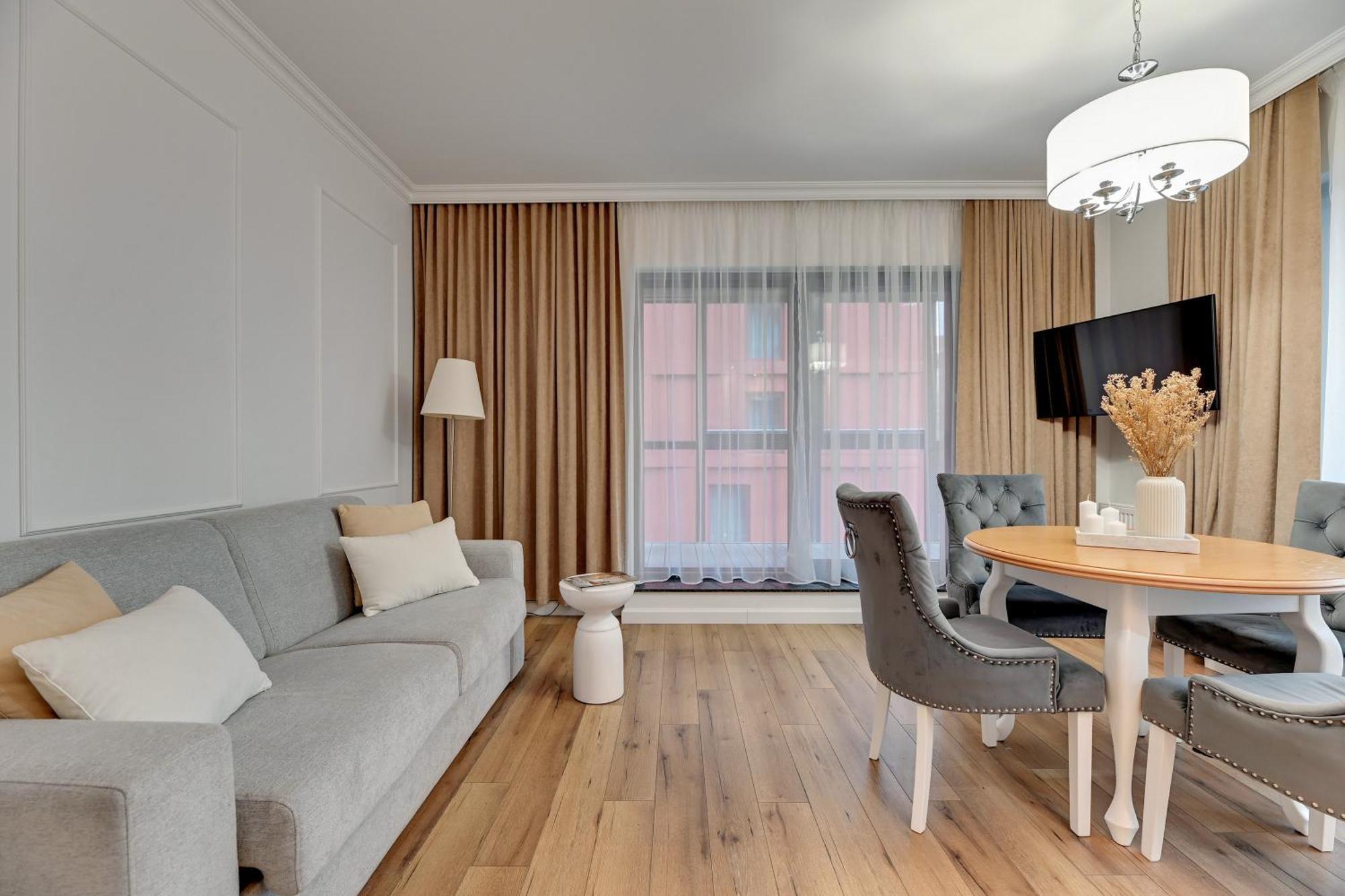 Deo Plaza Premium Suites, Riverside & Radisson By Downtown Гданськ