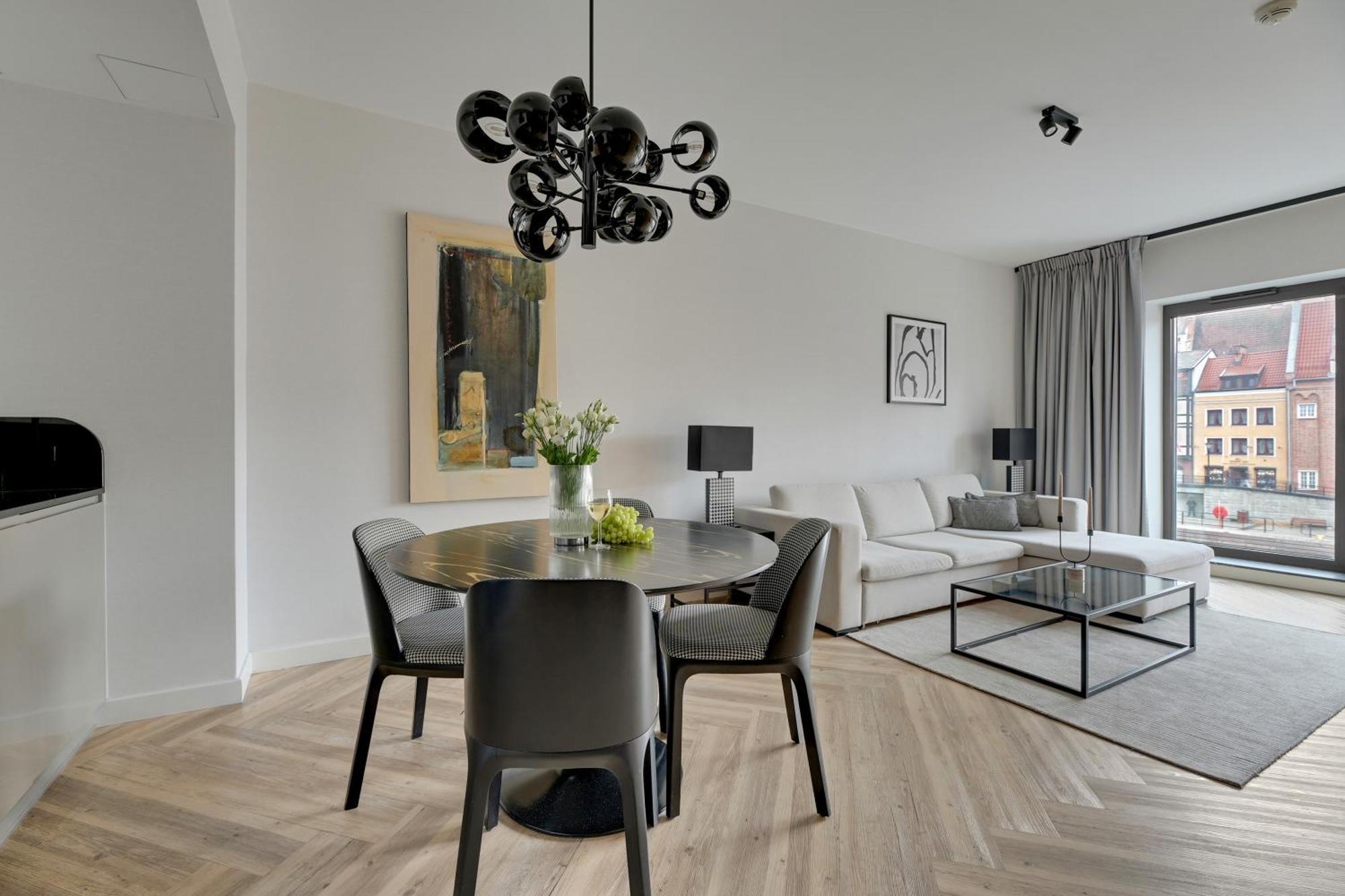 Deo Plaza Premium Suites, Riverside & Radisson By Downtown Гданськ
