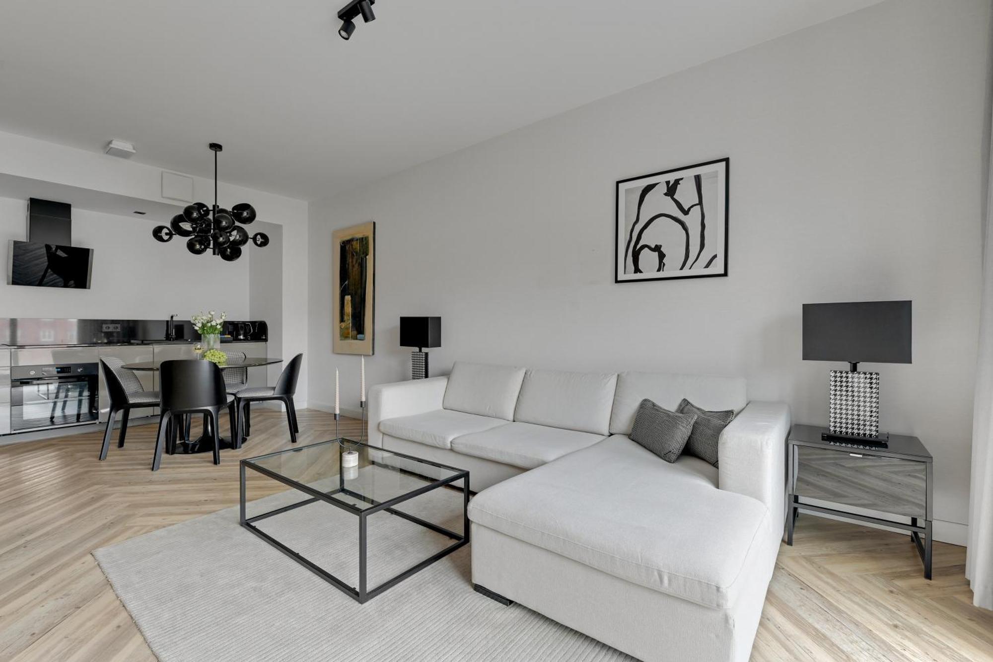 Deo Plaza Premium Suites, Riverside & Radisson By Downtown *