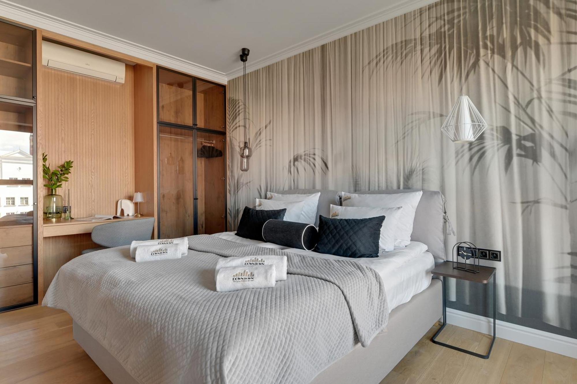 Апартаменти Deo Plaza Premium Suites, Riverside & Radisson By Downtown