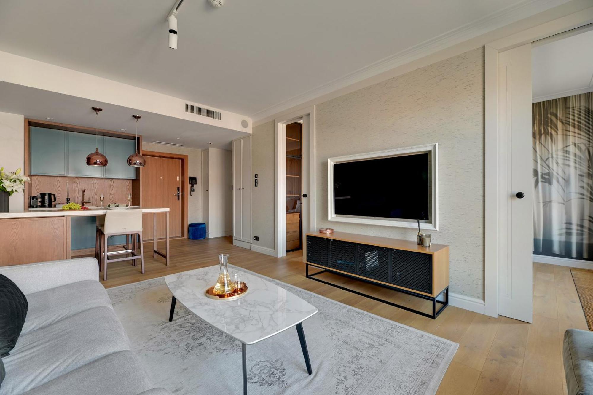 Deo Plaza Premium Suites, Riverside & Radisson By Downtown Апартаменти *