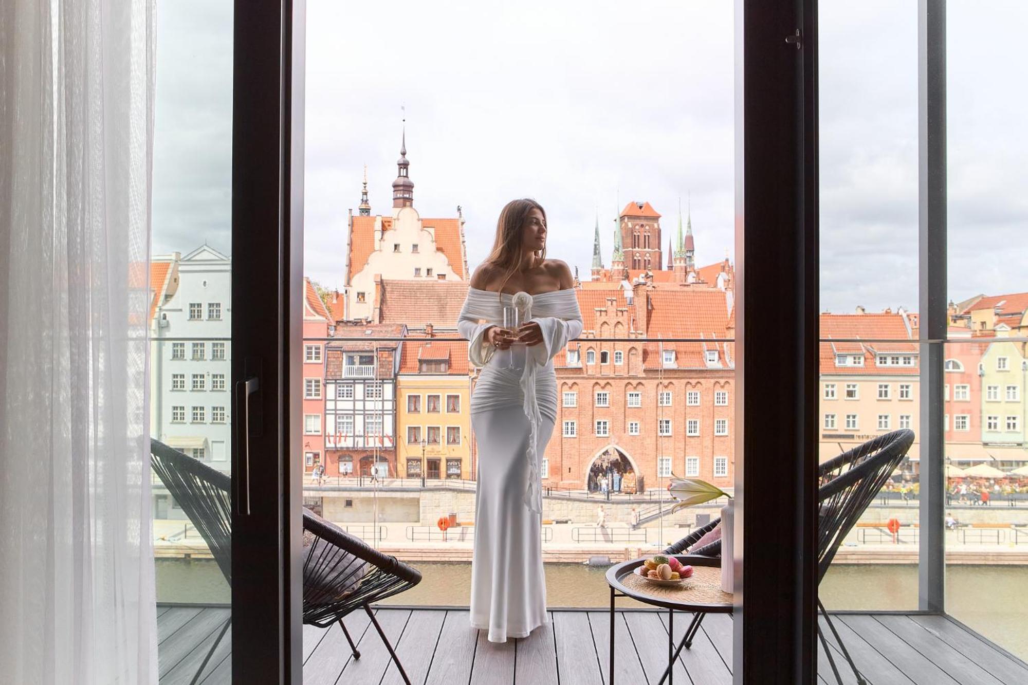 Deo Plaza Premium Suites, Riverside & Radisson By Downtown *