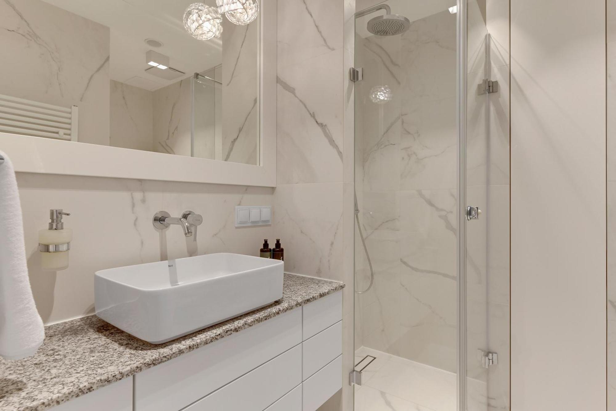 Deo Plaza Premium Suites, Riverside & Radisson By Downtown Гданськ