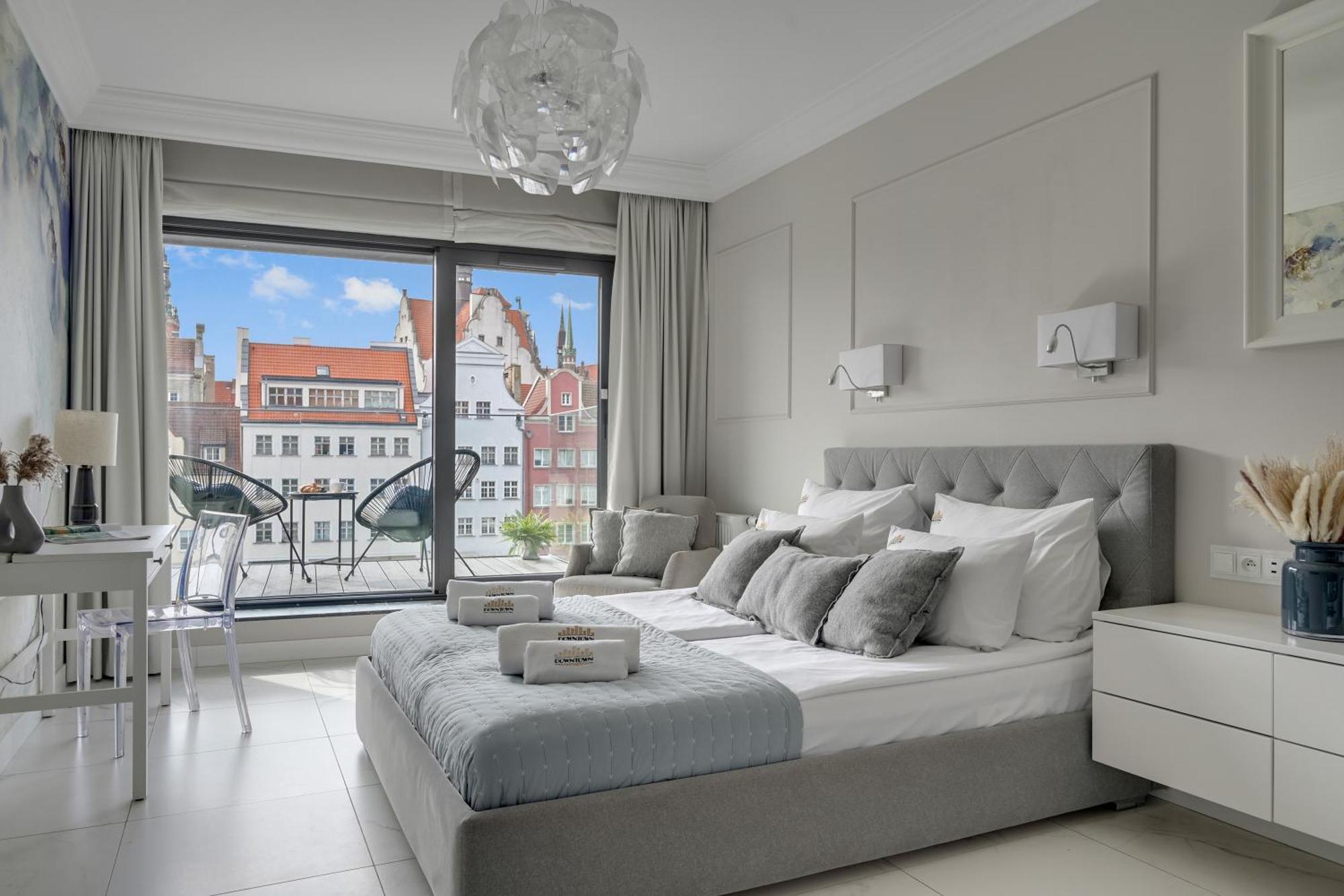 Deo Plaza Premium Suites, Riverside & Radisson By Downtown Апартаменти