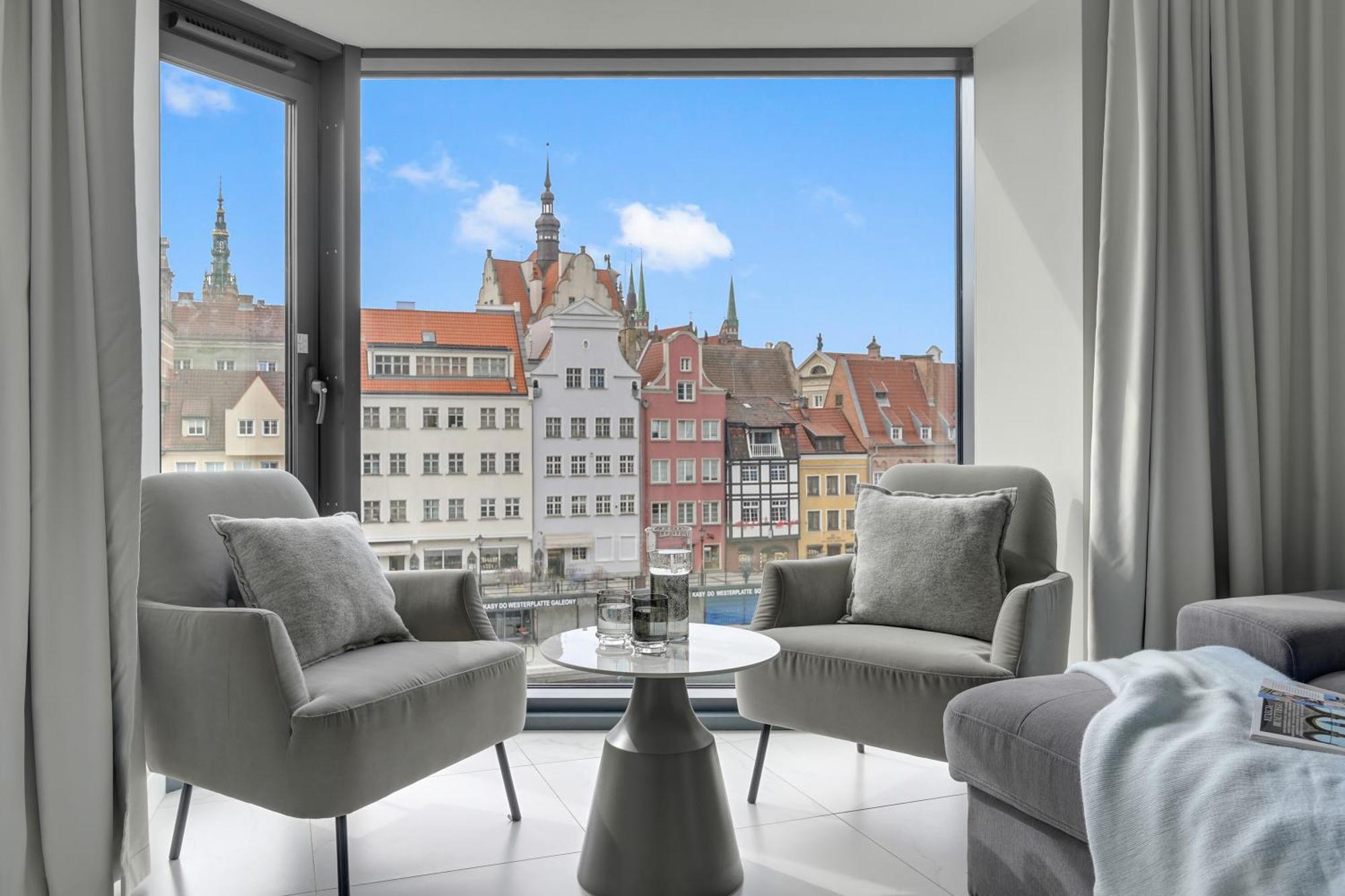 Deo Plaza Premium Suites, Riverside & Radisson By Downtown *